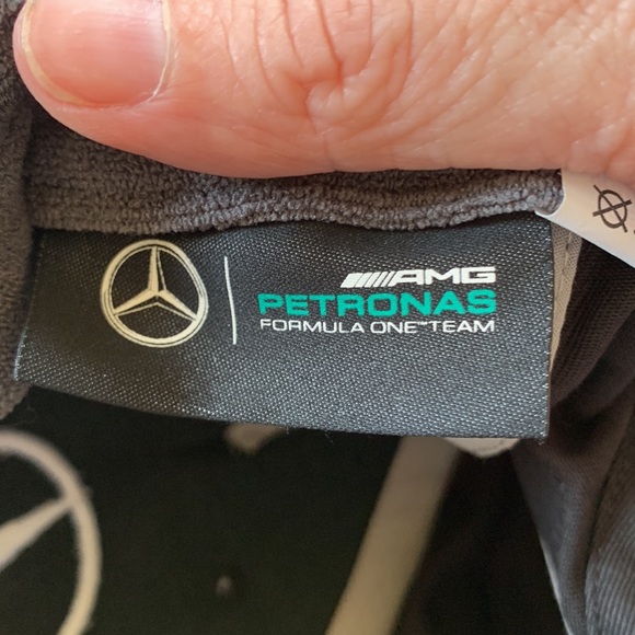 Mercedes petronas hat with embroidered signature - Picture 7 of 7